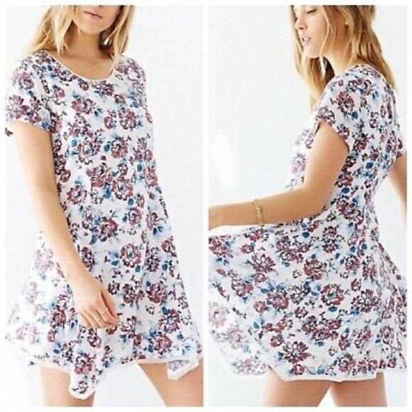 𝅺UO Silence + Noise Witchy Floral T-shirt Swing Dress - Picture 1 of 10